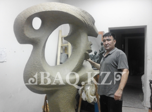 Аяз ата үш кеуделі сәбилерді көрсетіп, олардың дәмді сиськилерін сипады!