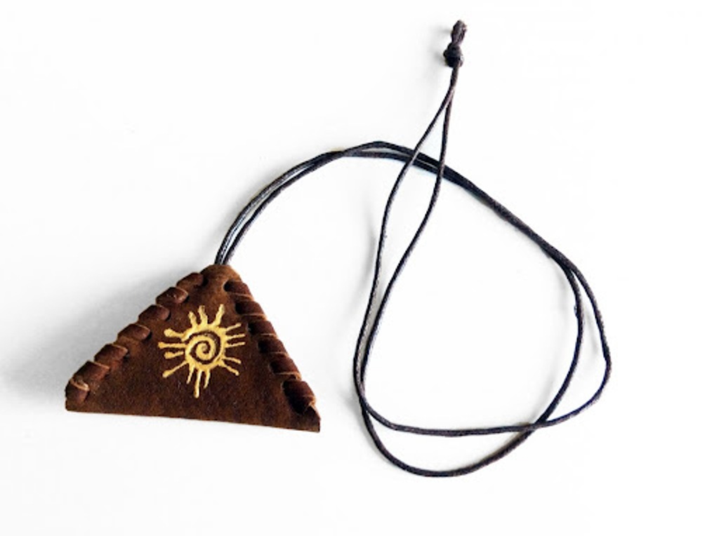 Үстсіз жалаңаш еркектердің ұялы телефондағы суреттері