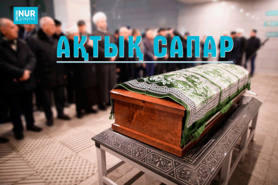 Шұлық киген қыз шешініп жатыр