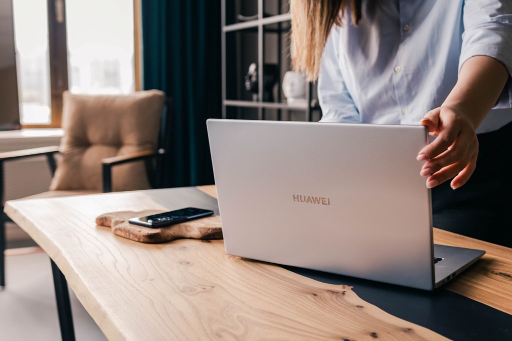 1652266744904347.jpg Huawei MateBook.jpg