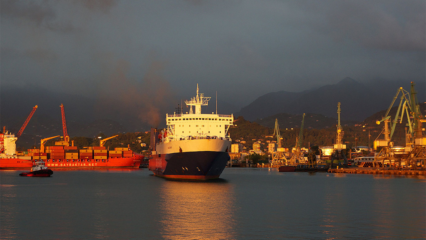 1675499942957157.jpg Batumi_Port.jpg