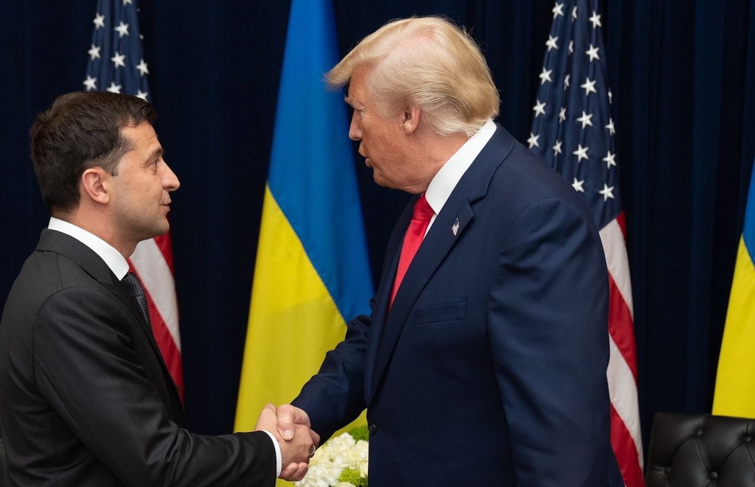 СМИ узнали, кто из окружения Трампа больше всего давил на Зеленского - | Диалог.UA