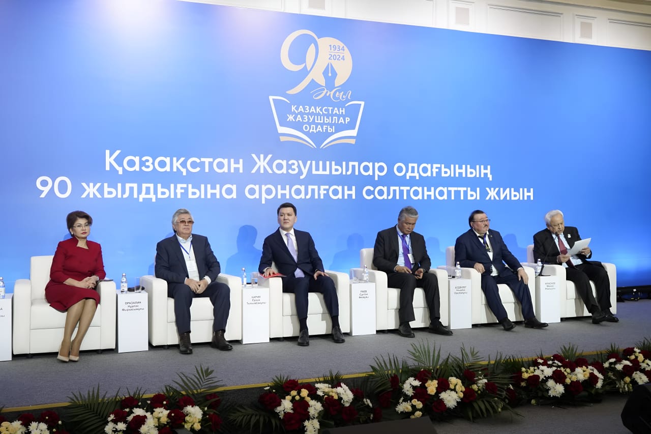 Табиғи кеудесі бар ең жақсы порно актриса Итальяндық порнографиялық фильмдер