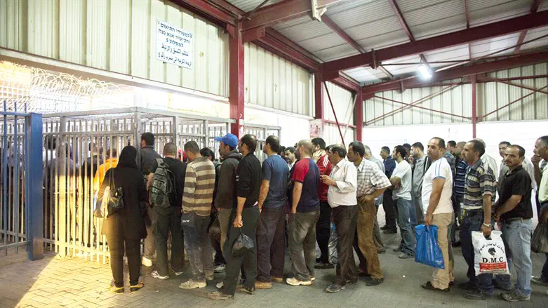 Палестинцы всё также получают разрешения на работу в Израиле | 7 КАНАЛ