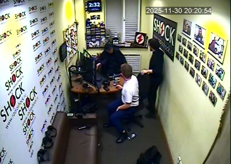 1765274920589938.jpg 2004.jpg