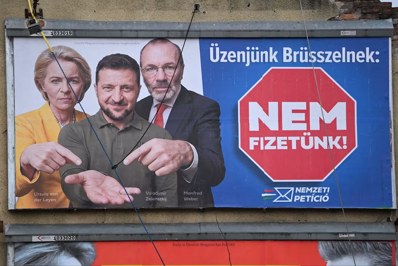 В&nbsp;Венгрии появились баннеры, высмеивающие Зеленского и&nbsp;европейских политиков.