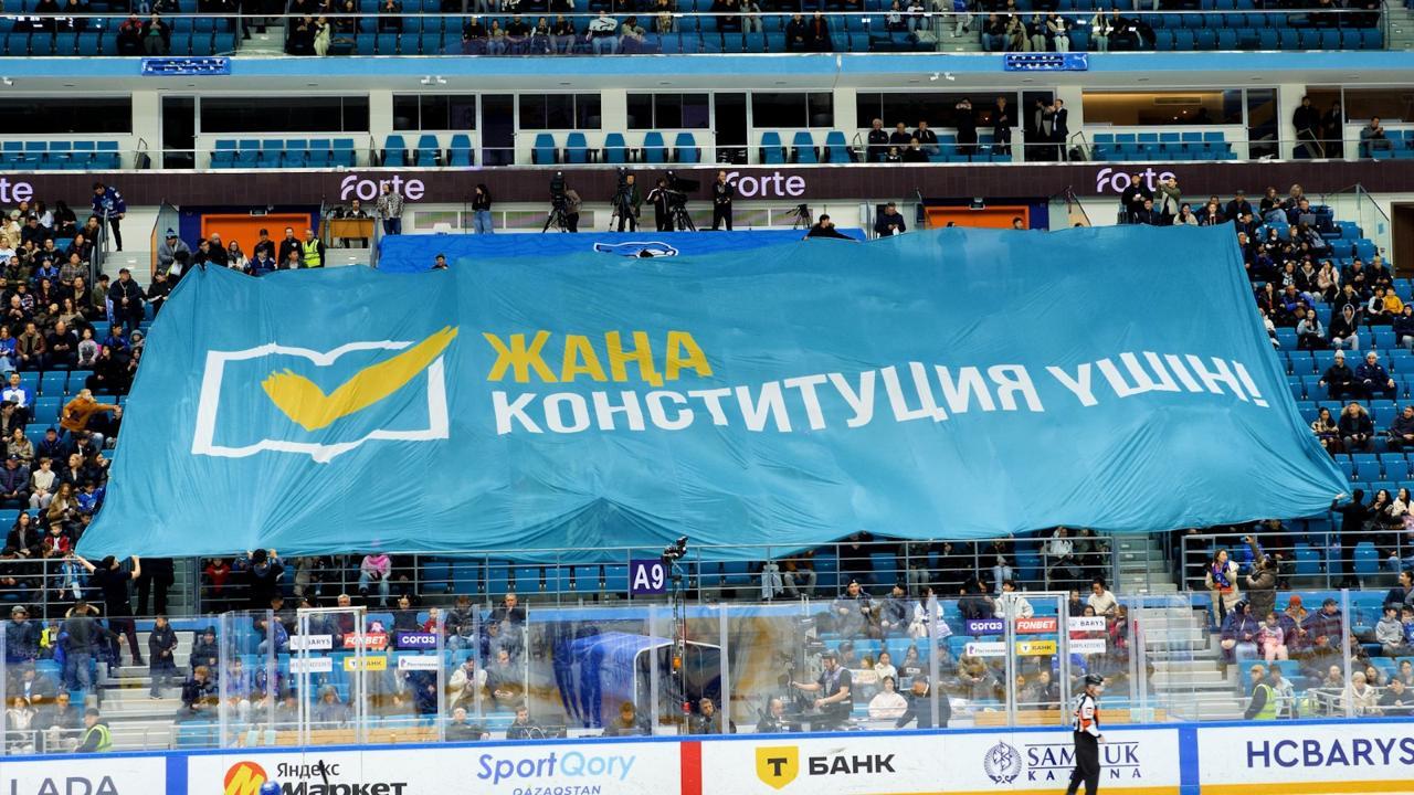 «Барыс» хоккей клубының матчы кезінде Конституциялық реформаларды қолдауға арналған акция өтті