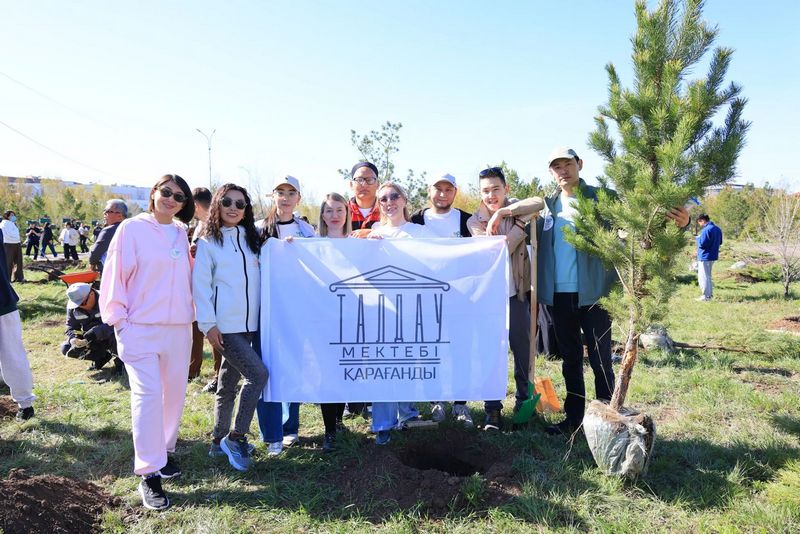 «Таза Қазақстан»: Қарағанды этнопаркіне 1500 ағаш егілді