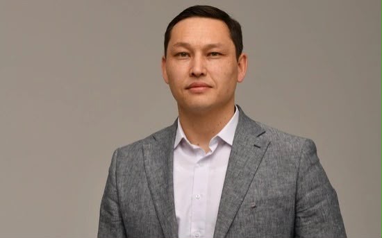 Сұраққа жауап жоқ: Санжар Боқаевтың жақтастары журналистер алдында неге мүдірді?